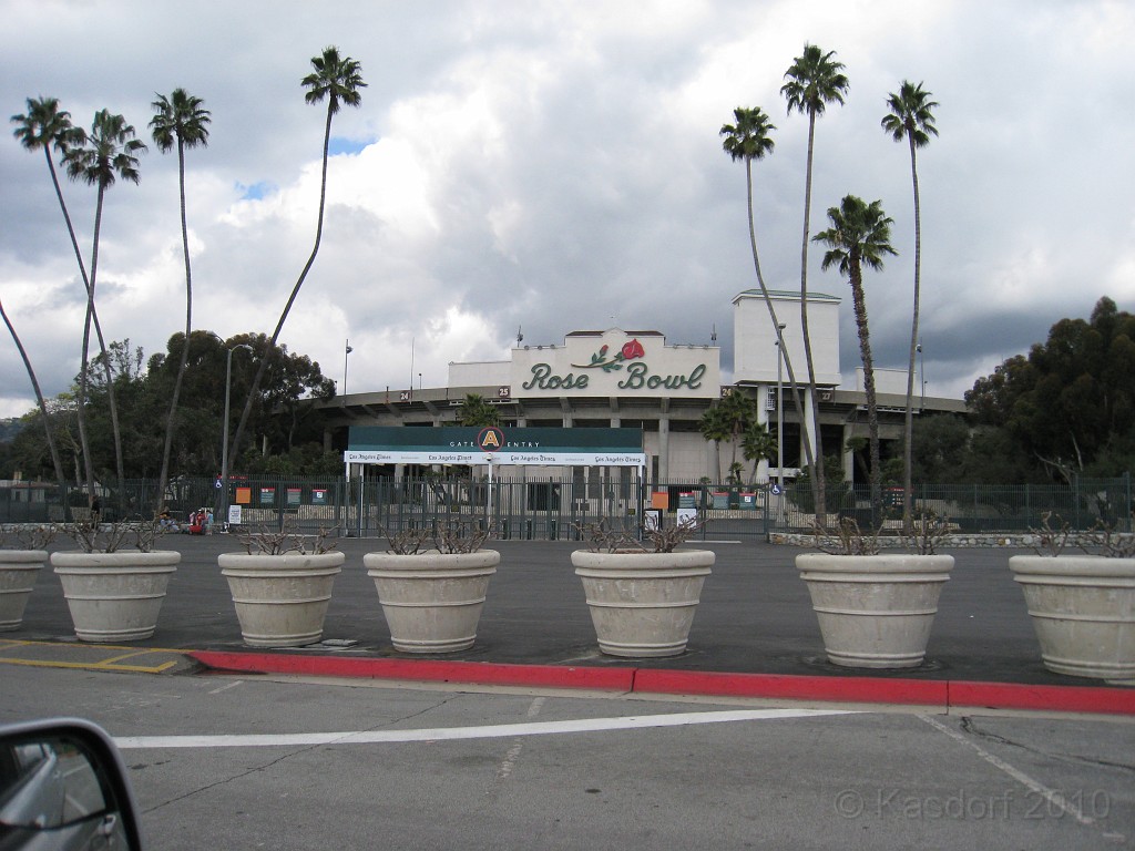 Pasadena Marathon California 2010-02 0020.jpg - The Pasadena California Marathon - 2010. I went by the Rose Bowl after going to the Race Expo and picking up my number and goody bad.